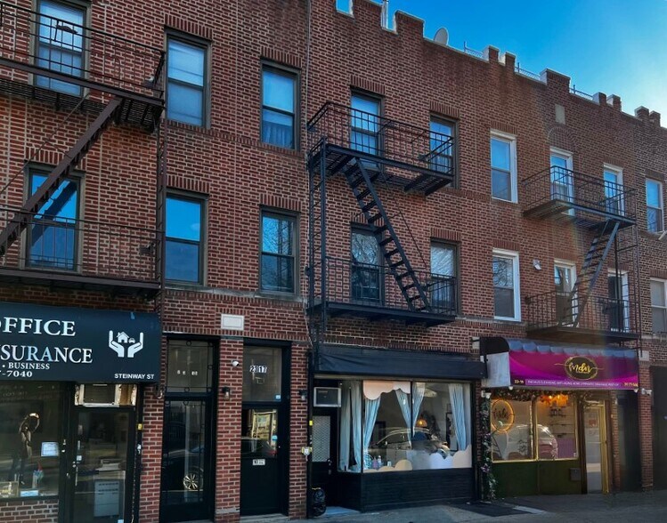 23-17 Steinway St, Astoria, NY à vendre - Photo de l’immeuble – Image 1 sur 1