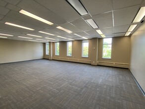 1150 Morrison Dr, Ottawa, ON à louer Photo intérieure– Image 2 sur 4
