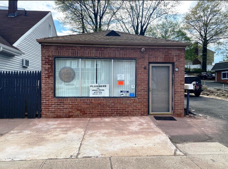 305 Amboy Ave, Woodbridge, NJ à vendre - Photo principale – Image 1 sur 7