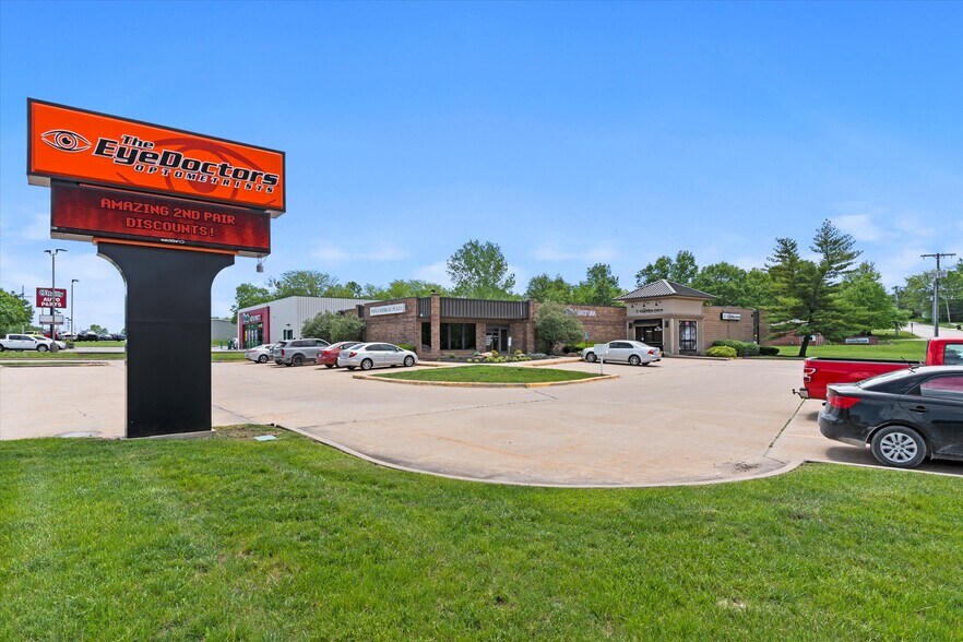 705 Baptiste Dr, Paola, KS à louer - Photo de l’immeuble – Image 1 sur 32