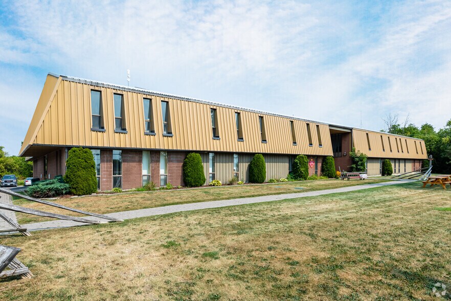 112 John Cavanaugh Rd, Ottawa, ON à louer - Photo de l’immeuble – Image 1 sur 8