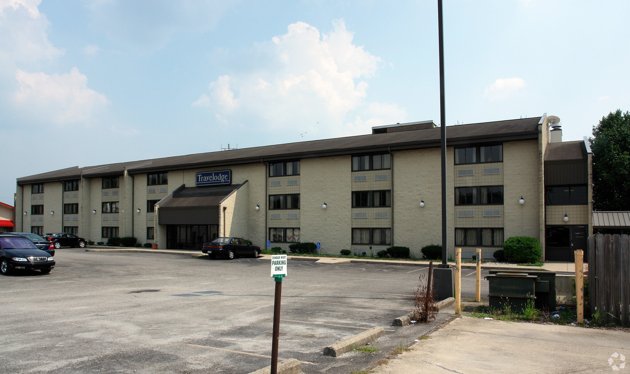 Country Inn & Red Roof Dunbar, WV portefeuille de 2 biens à vendre sur LoopNet.fr Photo principale– Image 1 sur 2