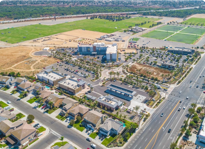 7226 Hamner Ave, Eastvale, CA à louer - Aérien – Image 2 sur 13
