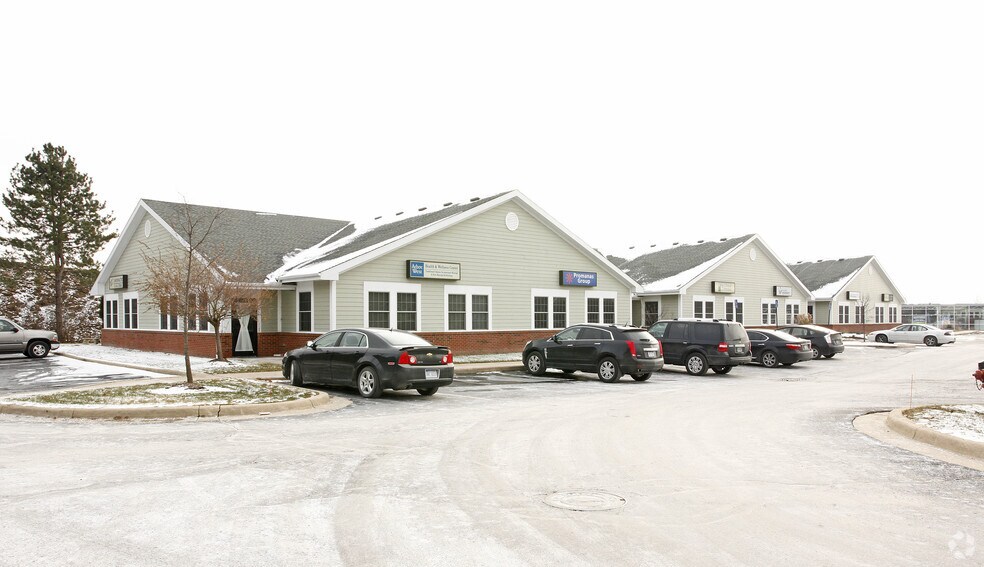 2433 Oak Valley Dr, Ann Arbor, MI à louer - Photo de l’immeuble – Image 2 sur 2