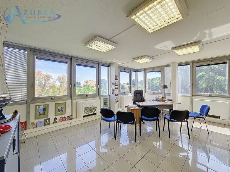 Bureau dans Le Cannet à louer - Photo de l’immeuble – Image 1 sur 10