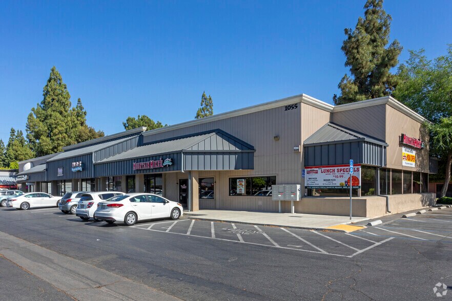 1055 E Herndon Ave, Fresno, CA à louer - Photo de l’immeuble – Image 3 sur 6