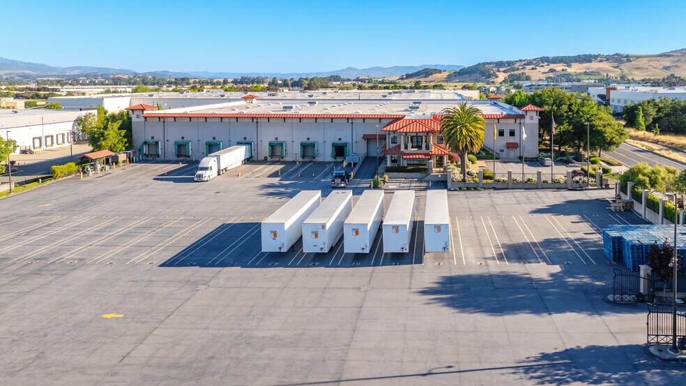 645 Devlin Rd, Napa, CA à louer - Photo de l’immeuble – Image 3 sur 11