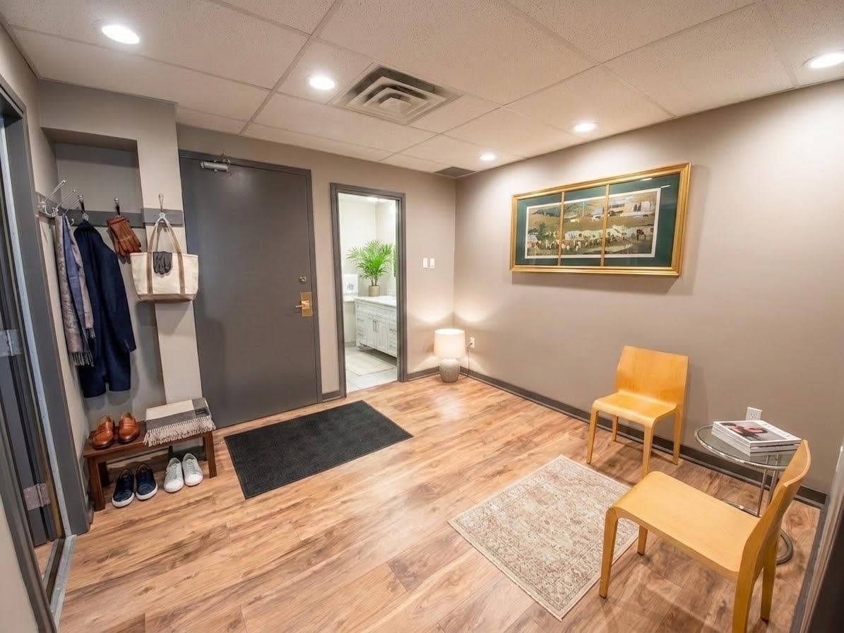 315 Avenue Rd, Toronto, ON M4V 2H2 - Lot 5 - - Photo intérieure - Image 1 of 4