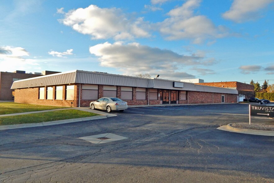 244 W Maple Rd, Troy, MI à vendre - Photo de l’immeuble – Image 1 sur 4