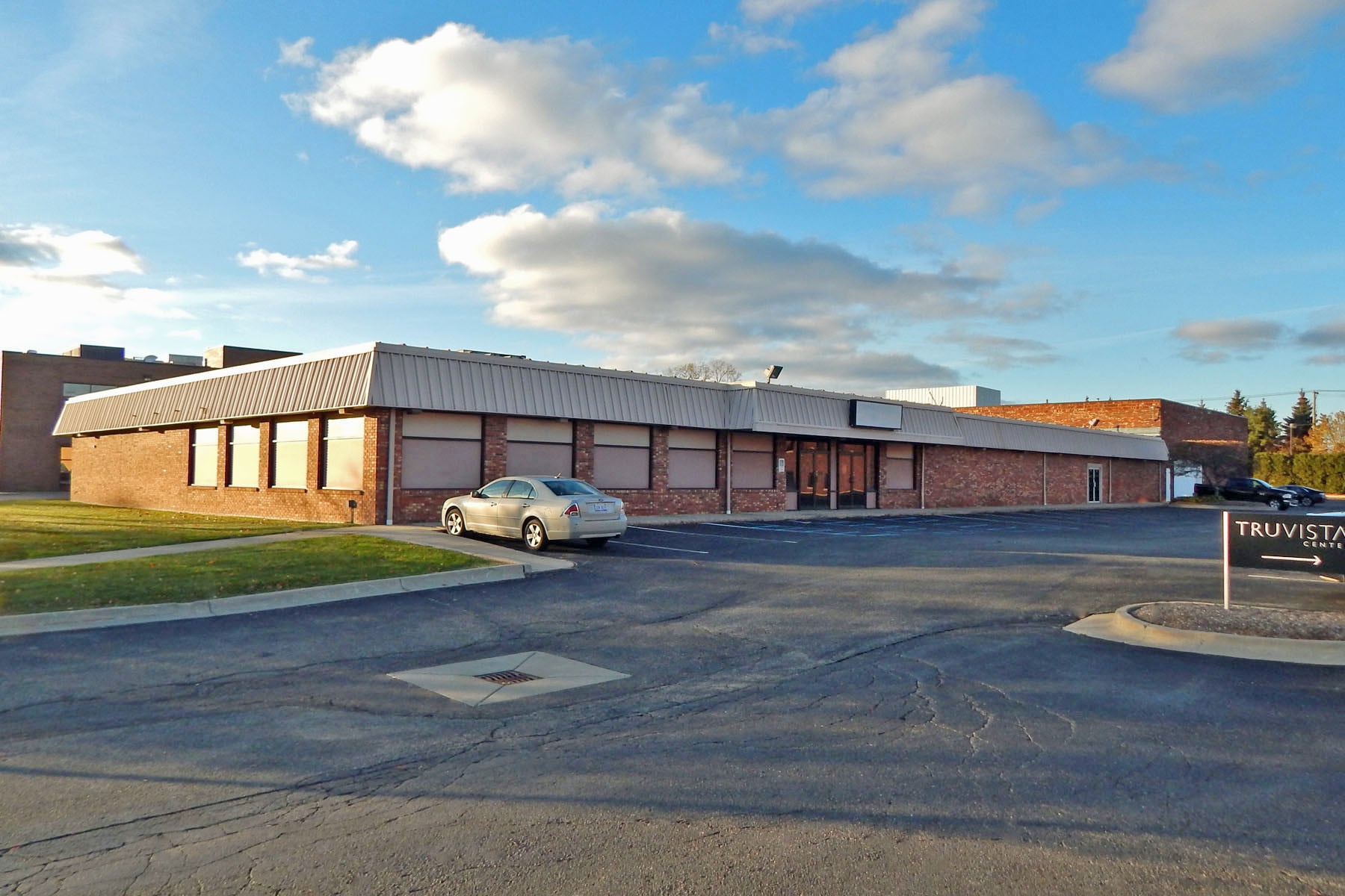 244 W Maple Rd, Troy, MI à vendre Photo de l’immeuble– Image 1 sur 5