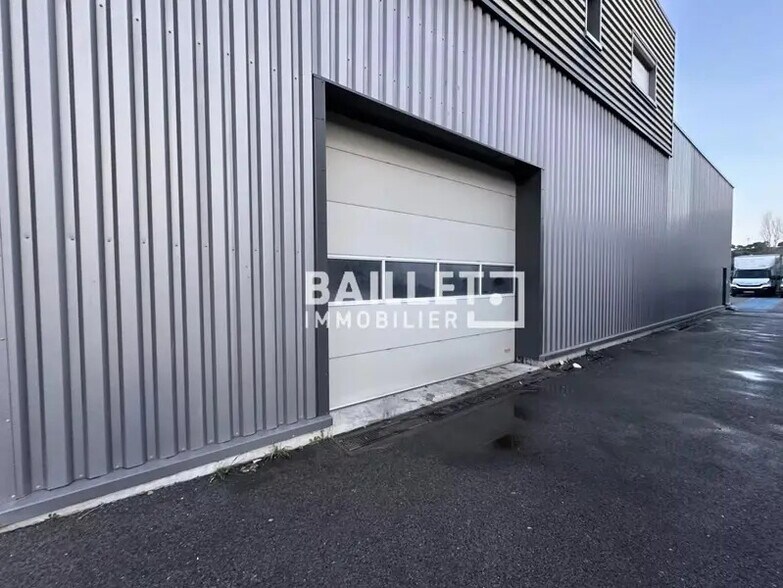 Industriel/Logistique dans Fréjus à louer - Photo de l’immeuble – Image 2 sur 4