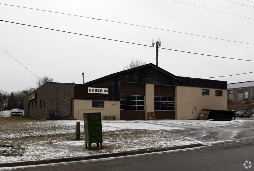 60 Industrial Pky N, Aurora, ON à vendre - Photo principale – Image 1 sur 8