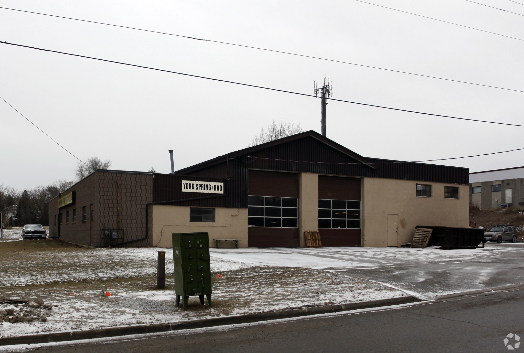 60 Industrial Pky N, Aurora, ON à vendre Photo principale– Image 1 sur 9