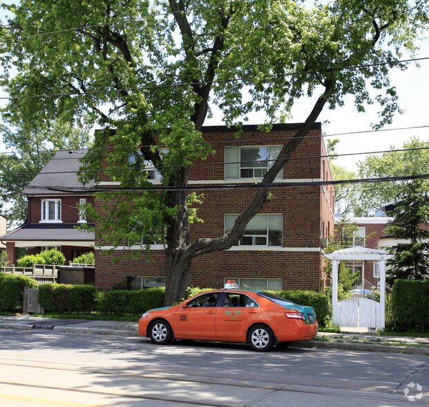 2709 Lake Shore Dr, Toronto, ON à vendre - Photo de l’immeuble – Image 2 sur 4