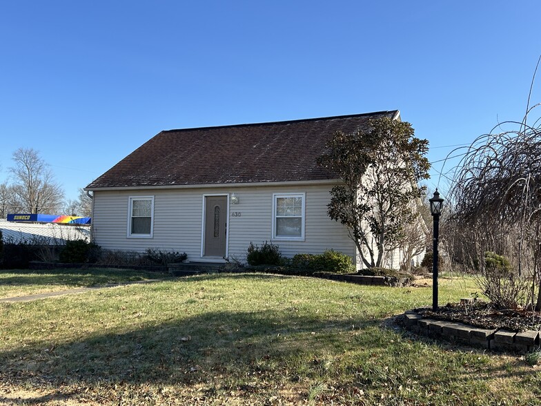 630 S West St, Oakland City, IN à vendre - Photo de l’immeuble – Image 3 sur 9
