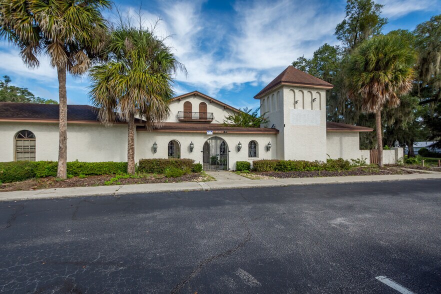 5431 E Silver Springs Blvd, Silver Springs, FL à louer - Photo de l’immeuble – Image 2 sur 76