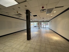 3545 32nd Ave NE, Calgary, AB à louer Photo intérieure– Image 2 sur 5