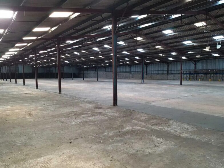 Bureau dans Roullet-Saint-Estèphe à louer - Photo de l’immeuble – Image 1 sur 3