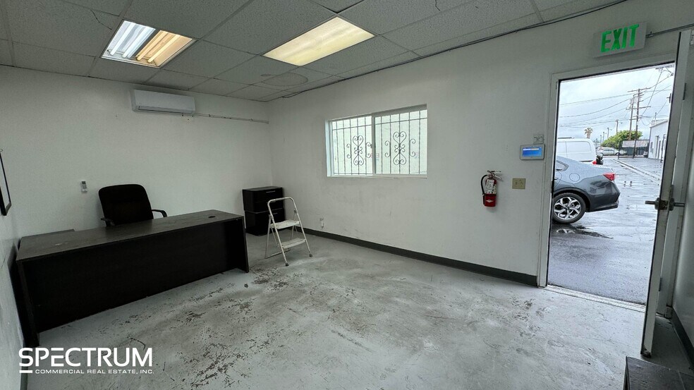 15759 Strathern St, Van Nuys, CA à louer - Photo de l’immeuble – Image 3 sur 5