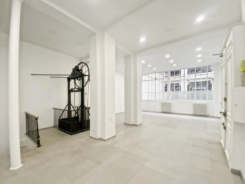 Bureau dans Paris à louer - Photo de l’immeuble – Image 1 sur 7