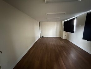 165 Marine St, Farmingdale, NY à louer Photo intérieure– Image 2 sur 3