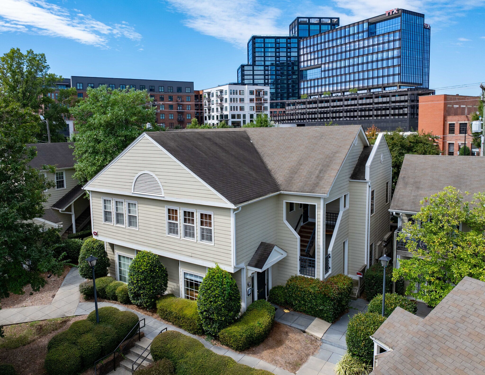 218 E Tremont Ave, Charlotte, NC à louer Photo de l’immeuble– Image 1 sur 7