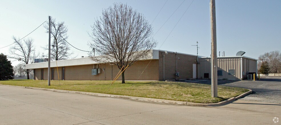 12129 E Skelly Dr, Tulsa, OK à vendre - Photo de l’immeuble – Image 2 sur 4
