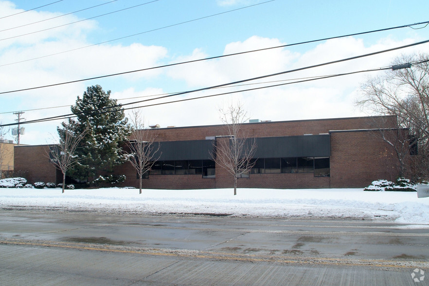 1170 Chicago Rd, Troy, MI à louer - Photo de l’immeuble – Image 3 sur 5