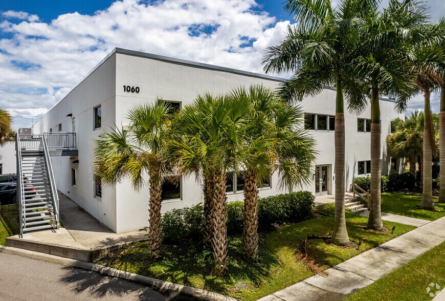 1060 Goodrich Ave, Sarasota, FL à vendre - Photo de l’immeuble – Image 2 sur 21