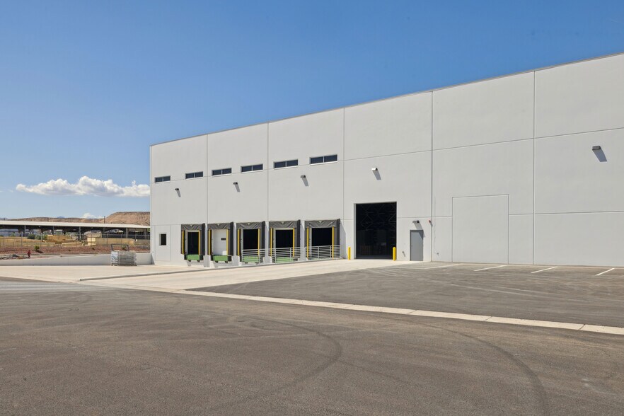 1450 E Venture Dr, Saint George, UT à vendre - Photo de l’immeuble – Image 3 sur 3