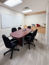 4555 Kingsway, Burnaby, BC à louer Photo intérieure– Image 1 sur 7