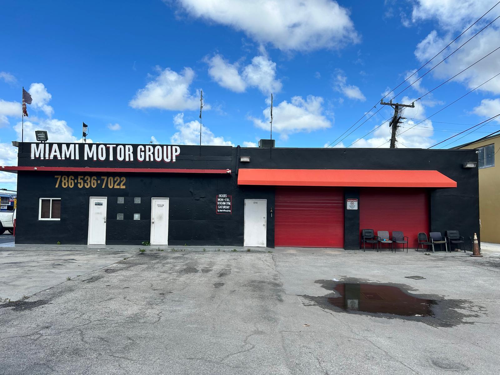 1031 E 49th St, Hialeah, FL à louer Photo principale– Image 1 sur 4