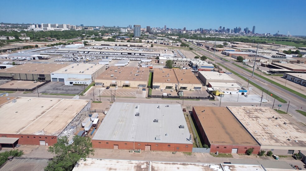 5025-5035 Sharp St, Dallas, TX à louer - Photo de l’immeuble – Image 3 sur 10