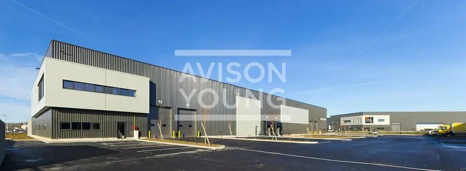 Local d’activités dans Brie-Comte-Robert à louer Photo de l’immeuble– Image 1 sur 4