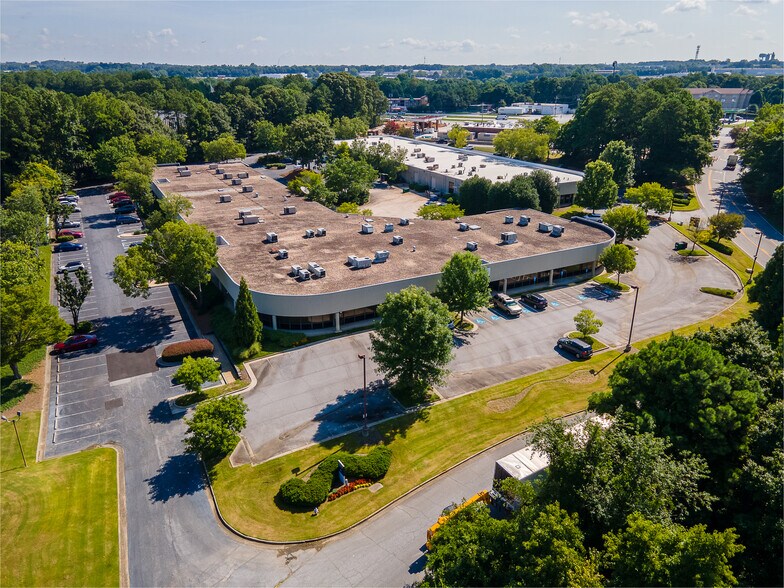 485 Atlanta South Pky, Atlanta, GA à vendre - Photo de l’immeuble – Image 3 sur 13