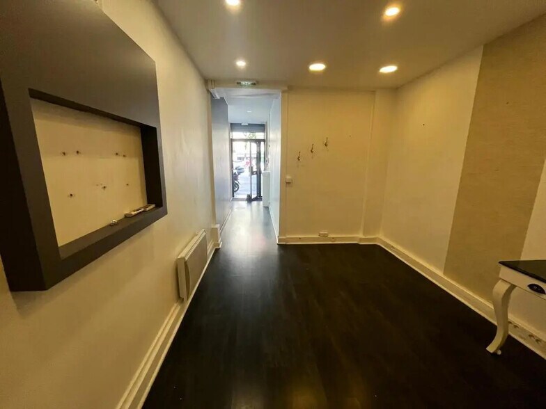 Local commercial dans Paris à louer - Photo de l’immeuble – Image 3 sur 7