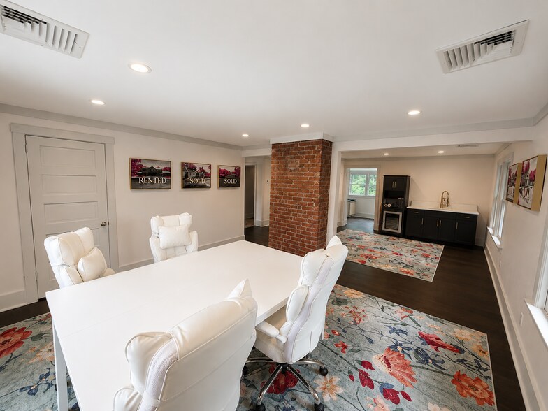 144 N Main St, East Hampton, NY à louer - Photo de l’immeuble – Image 2 sur 14