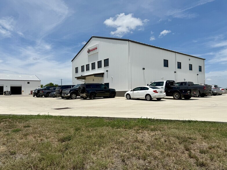 5198 FM 1327, Creedmoor, TX à vendre - Photo de l’immeuble – Image 2 sur 10
