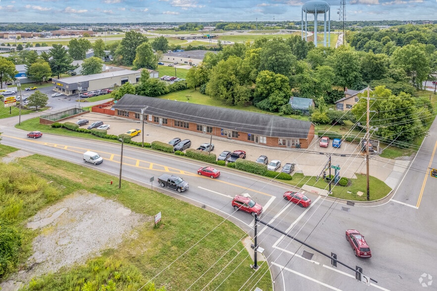 651 Cincinnati Batavia Pike, Cincinnati, OH à louer - Aérien – Image 2 sur 4