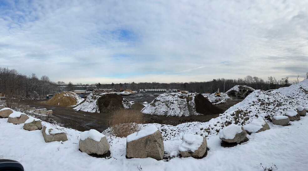 944 Adams St, Abington, MA à louer - Photo de l’immeuble – Image 3 sur 10