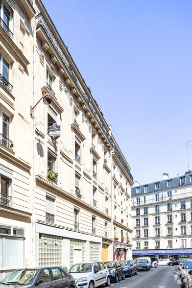 13 Rue Chevreul, Paris à vendre - Photo principale – Image 1 sur 4