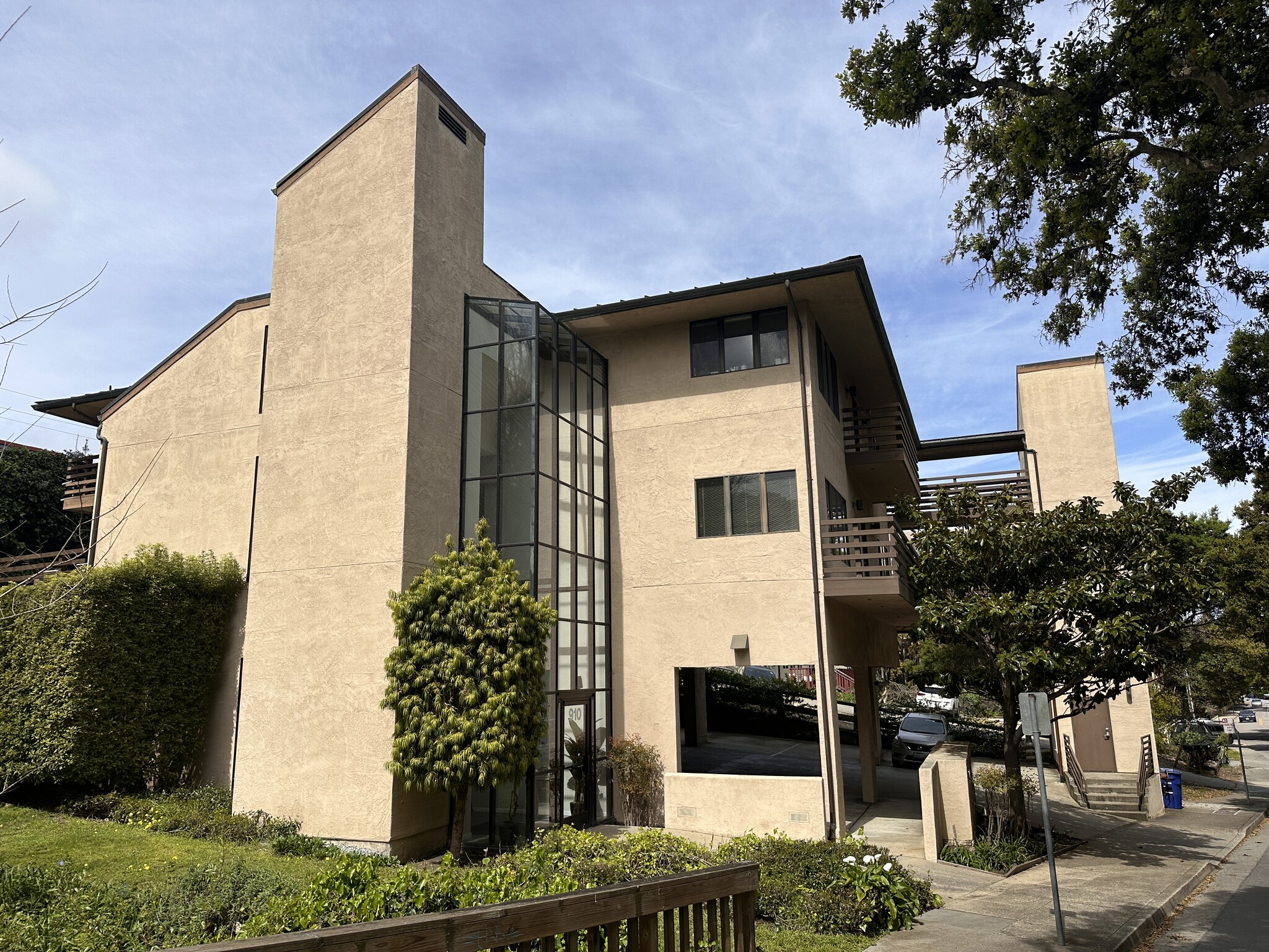 910 Major Sherman Ln, Monterey, CA à louer Photo de l’immeuble– Image 1 sur 3