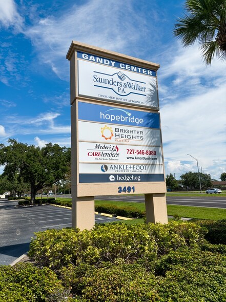 3491 Gandy Blvd, Pinellas Park, FL à louer - Photo de l’immeuble – Image 3 sur 6