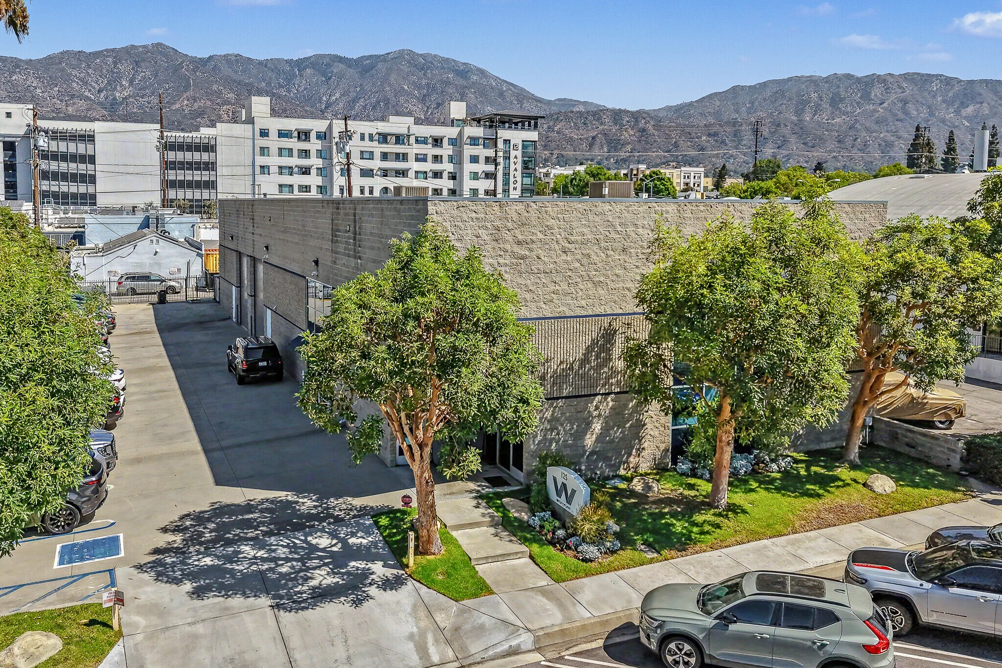 125 W Maple Ave, Monrovia, CA à vendre Photo de l’immeuble– Image 1 sur 28