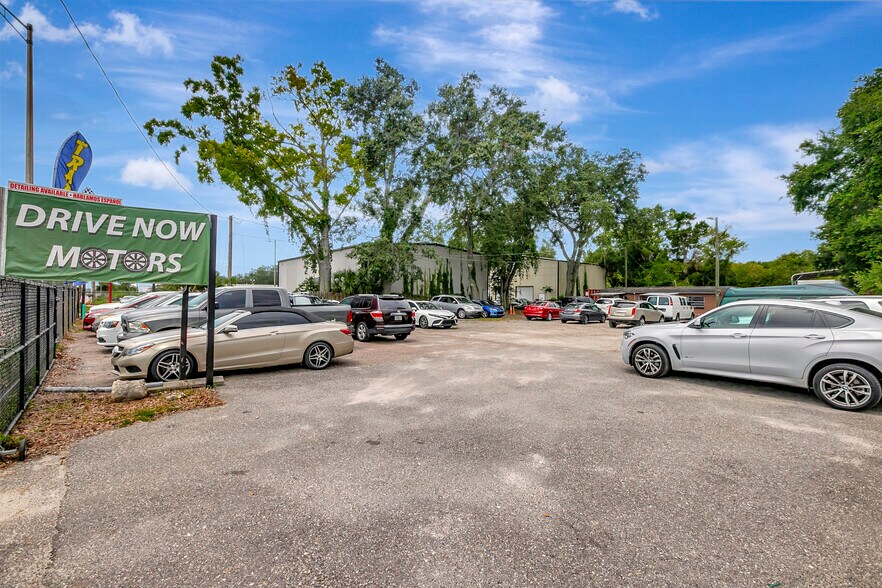 14230 N Florida Ave, Tampa, FL à vendre - Photo de l’immeuble – Image 2 sur 44