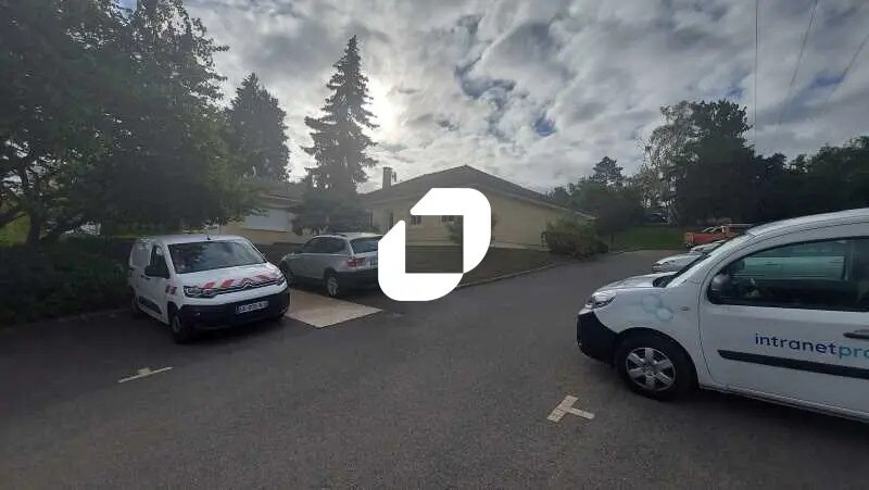 Bureau dans Bouafle à vendre - Photo de l’immeuble – Image 2 sur 12