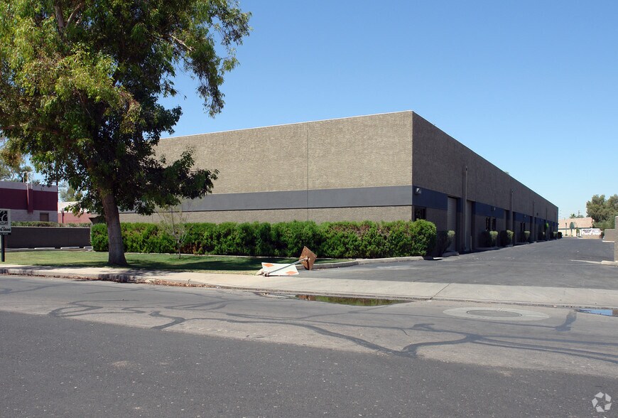 738 S Perry Ln, Tempe, AZ à louer - Photo de l’immeuble – Image 3 sur 8