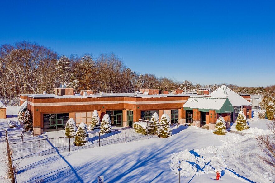 51 Technology Way, West Greenwich, RI à louer - Photo principale – Image 1 sur 28