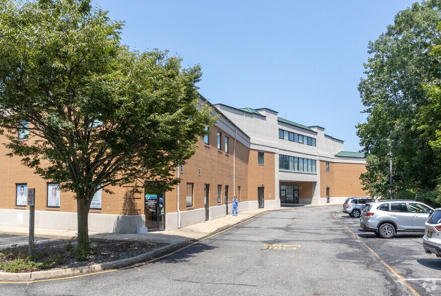 599 Route 37 W, Toms River, NJ à louer - Photo de l’immeuble – Image 2 sur 5