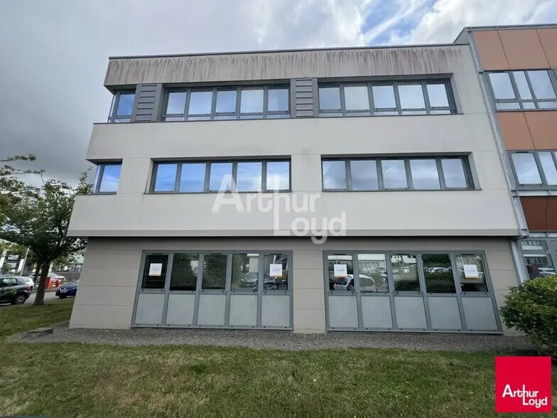Bureau dans Saint-Grégoire à louer - Photo de l’immeuble – Image 1 sur 6